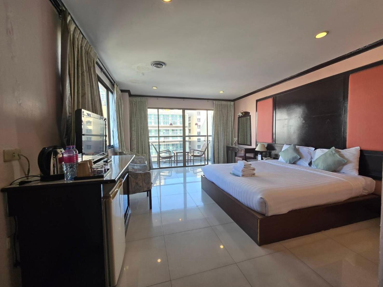 Mike Beach Resort Pattaya Exterior photo