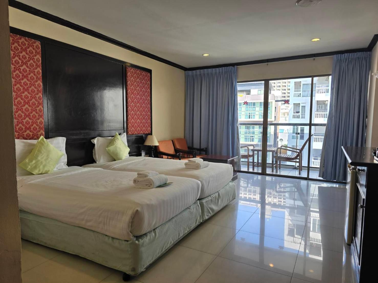 Mike Beach Resort Pattaya Exterior photo